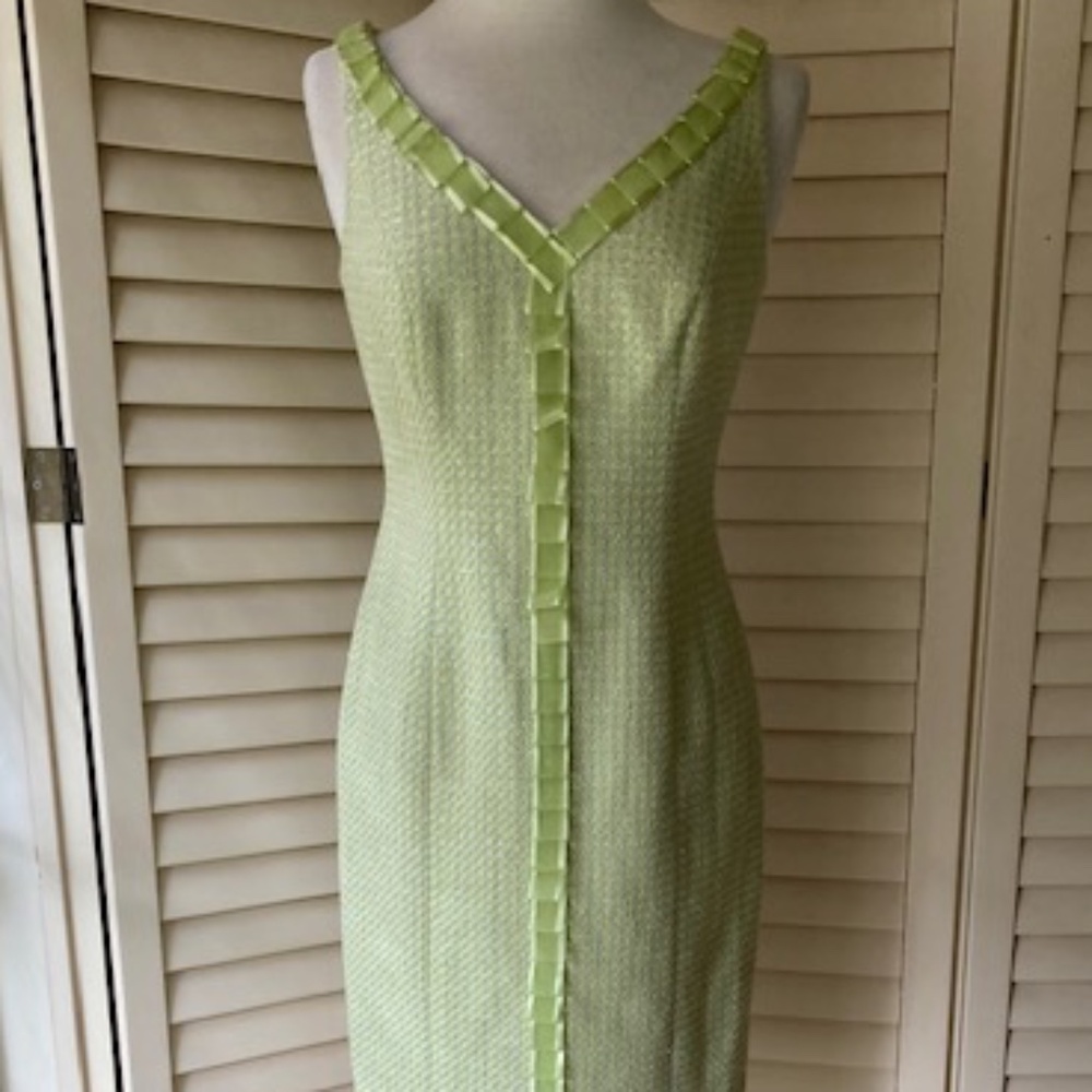 Carmen Marc Valvo Knee Length Shift Dress